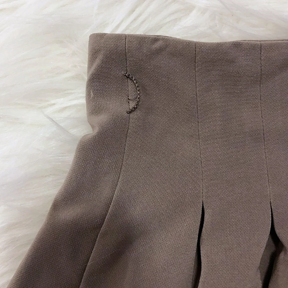 $10 CLEARANCE! H&M Taupe Circle A Line Pleat Midi Skirt - Picture 5 of 9